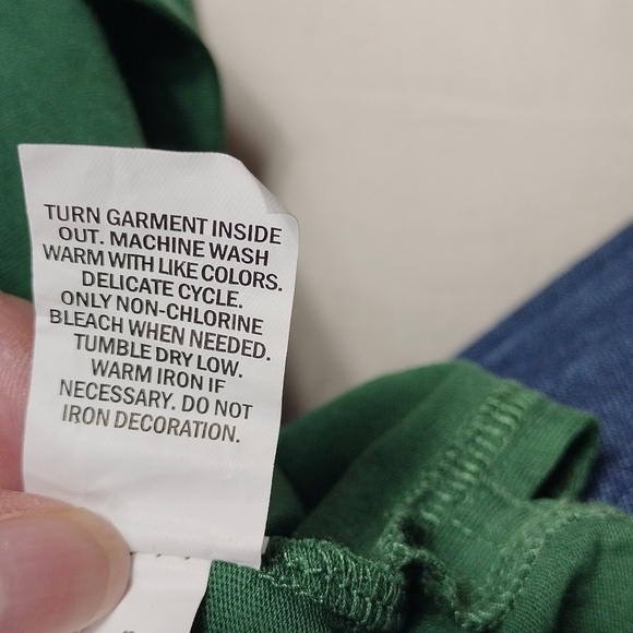 Keep Your Kiss Women's V- Neck T Shirt Size Large - Picture 10 of 10